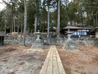 本郷神社の{uncategorized: "未分類", other: "その他", undefined: "問題あり", building: "その他建物", grave: "お墓", sacred_gate: "鳥居", guardian: "狛犬", statue: "像", buddha: "仏像", history: "歴史", nature: "自然", garden: "庭園", animal: "動物", pagoda: "塔", temizu: "手水舎", mountain_gate: "山門・神門", sanctuary: "本殿・本堂", subordinate: "末社・摂社", art: "芸術", scenery: "景色", jizo: "地蔵", ema: "絵馬", goshuin: "御朱印", omikuji: "おみくじ", items: "授与品その他", amulet: "お守り", goshuincho: "御朱印帳", eats: "食事", festival: "お祭り", votive_dance: "神楽", shichigosan: "七五三参", wedding: "結婚式", experience: "体験その他", initially: "初詣", around: "周辺", anti_infection: "感染症対策"}