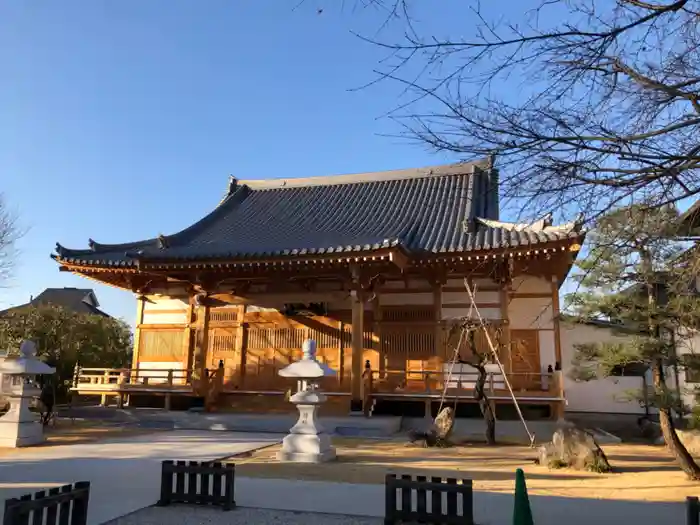 満行寺の本殿