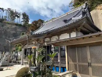 津慶寺の本殿・本堂