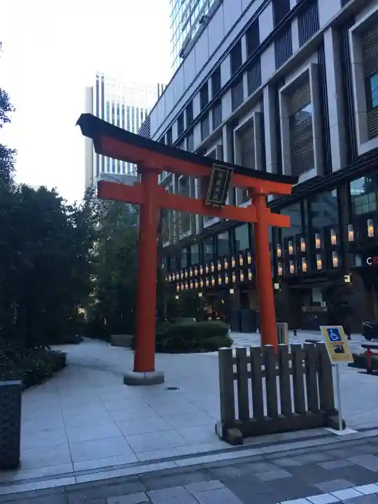 福徳神社(芽吹稲荷)の鳥居