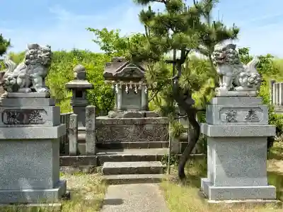 黒龍神社の{uncategorized: "未分類", other: "その他", undefined: "問題あり", building: "その他建物", grave: "お墓", sacred_gate: "鳥居", guardian: "狛犬", statue: "像", buddha: "仏像", history: "歴史", nature: "自然", garden: "庭園", animal: "動物", pagoda: "塔", temizu: "手水舎", mountain_gate: "山門・神門", sanctuary: "本殿・本堂", subordinate: "末社・摂社", art: "芸術", scenery: "景色", jizo: "地蔵", ema: "絵馬", goshuin: "御朱印", omikuji: "おみくじ", items: "授与品その他", amulet: "お守り", goshuincho: "御朱印帳", eats: "食事", festival: "お祭り", votive_dance: "神楽", shichigosan: "七五三参", wedding: "結婚式", experience: "体験その他", initially: "初詣", around: "周辺", anti_infection: "感染症対策"}
