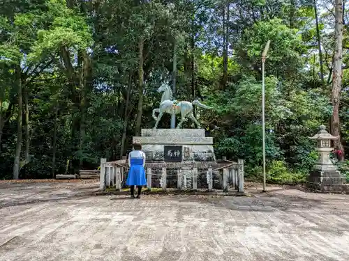 射穂神社の像