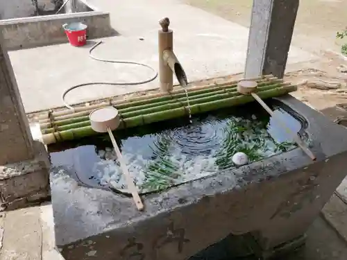 平出雷電神社の手水舎