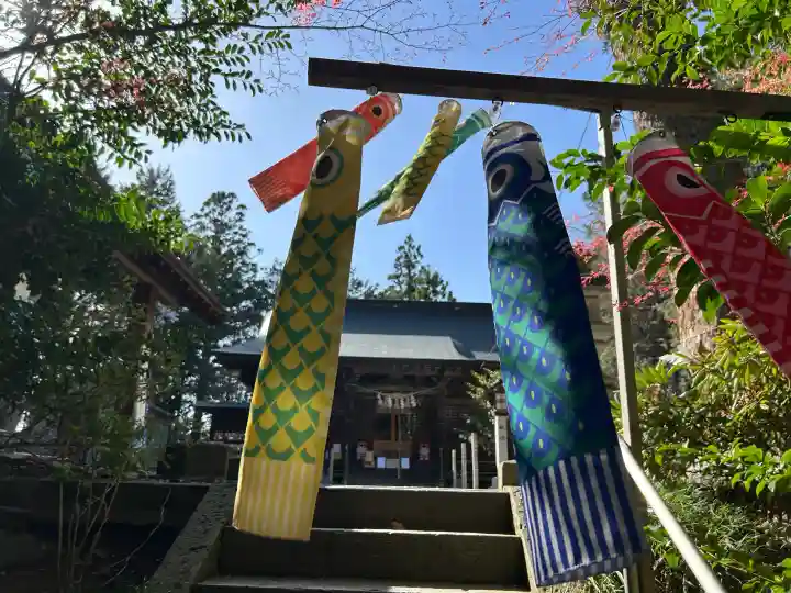 滑川神社 - 仕事と子どもの守り神の{uncategorized: "未分類", other: "その他", undefined: "問題あり", building: "その他建物", grave: "お墓", sacred_gate: "鳥居", guardian: "狛犬", statue: "像", buddha: "仏像", history: "歴史", nature: "自然", garden: "庭園", animal: "動物", pagoda: "塔", temizu: "手水舎", mountain_gate: "山門・神門", sanctuary: "本殿・本堂", subordinate: "末社・摂社", art: "芸術", scenery: "景色", jizo: "地蔵", ema: "絵馬", goshuin: "御朱印", omikuji: "おみくじ", items: "授与品その他", amulet: "お守り", goshuincho: "御朱印帳", eats: "食事", festival: "お祭り", votive_dance: "神楽", shichigosan: "七五三参", wedding: "結婚式", experience: "体験その他", initially: "初詣", around: "周辺", anti_infection: "感染症対策"}