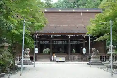 多田神社の本殿・本堂