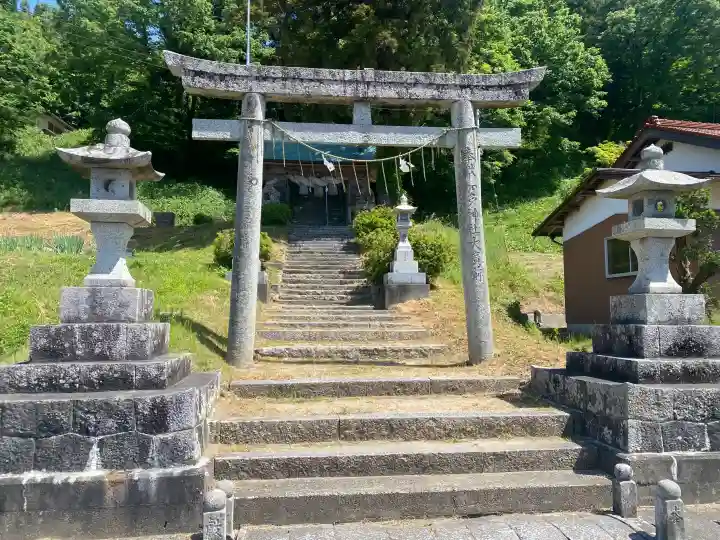 加多神社の{uncategorized: "未分類", other: "その他", undefined: "問題あり", building: "その他建物", grave: "お墓", sacred_gate: "鳥居", guardian: "狛犬", statue: "像", buddha: "仏像", history: "歴史", nature: "自然", garden: "庭園", animal: "動物", pagoda: "塔", temizu: "手水舎", mountain_gate: "山門・神門", sanctuary: "本殿・本堂", subordinate: "末社・摂社", art: "芸術", scenery: "景色", jizo: "地蔵", ema: "絵馬", goshuin: "御朱印", omikuji: "おみくじ", items: "授与品その他", amulet: "お守り", goshuincho: "御朱印帳", eats: "食事", festival: "お祭り", votive_dance: "神楽", shichigosan: "七五三参", wedding: "結婚式", experience: "体験その他", initially: "初詣", around: "周辺", anti_infection: "感染症対策"}