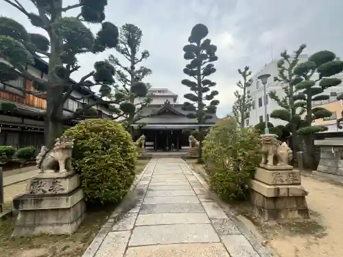 みなと八幡神社の{uncategorized: "未分類", other: "その他", undefined: "問題あり", building: "その他建物", grave: "お墓", sacred_gate: "鳥居", guardian: "狛犬", statue: "像", buddha: "仏像", history: "歴史", nature: "自然", garden: "庭園", animal: "動物", pagoda: "塔", temizu: "手水舎", mountain_gate: "山門・神門", sanctuary: "本殿・本堂", subordinate: "末社・摂社", art: "芸術", scenery: "景色", jizo: "地蔵", ema: "絵馬", goshuin: "御朱印", omikuji: "おみくじ", items: "授与品その他", amulet: "お守り", goshuincho: "御朱印帳", eats: "食事", festival: "お祭り", votive_dance: "神楽", shichigosan: "七五三参", wedding: "結婚式", experience: "体験その他", initially: "初詣", around: "周辺", anti_infection: "感染症対策"}
