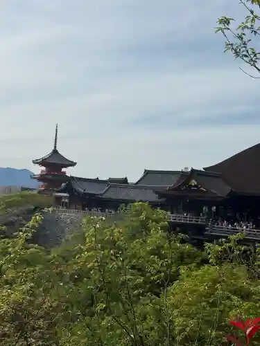 清水寺の{uncategorized: "未分類", other: "その他", undefined: "問題あり", building: "その他建物", grave: "お墓", sacred_gate: "鳥居", guardian: "狛犬", statue: "像", buddha: "仏像", history: "歴史", nature: "自然", garden: "庭園", animal: "動物", pagoda: "塔", temizu: "手水舎", mountain_gate: "山門・神門", sanctuary: "本殿・本堂", subordinate: "末社・摂社", art: "芸術", scenery: "景色", jizo: "地蔵", ema: "絵馬", goshuin: "御朱印", omikuji: "おみくじ", items: "授与品その他", amulet: "お守り", goshuincho: "御朱印帳", eats: "食事", festival: "お祭り", votive_dance: "神楽", shichigosan: "七五三参", wedding: "結婚式", experience: "体験その他", initially: "初詣", around: "周辺", anti_infection: "感染症対策"}