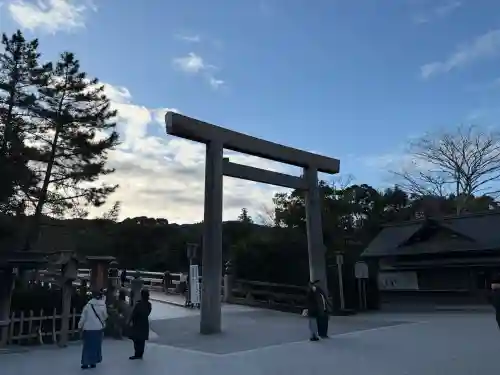伊勢神宮内宮（皇大神宮）の{uncategorized: "未分類", other: "その他", undefined: "問題あり", building: "その他建物", grave: "お墓", sacred_gate: "鳥居", guardian: "狛犬", statue: "像", buddha: "仏像", history: "歴史", nature: "自然", garden: "庭園", animal: "動物", pagoda: "塔", temizu: "手水舎", mountain_gate: "山門・神門", sanctuary: "本殿・本堂", subordinate: "末社・摂社", art: "芸術", scenery: "景色", jizo: "地蔵", ema: "絵馬", goshuin: "御朱印", omikuji: "おみくじ", items: "授与品その他", amulet: "お守り", goshuincho: "御朱印帳", eats: "食事", festival: "お祭り", votive_dance: "神楽", shichigosan: "七五三参", wedding: "結婚式", experience: "体験その他", initially: "初詣", around: "周辺", anti_infection: "感染症対策"}