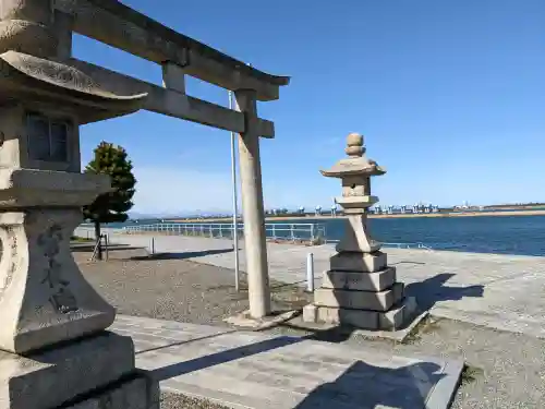 住吉神社（桑名）の{uncategorized: "未分類", other: "その他", undefined: "問題あり", building: "その他建物", grave: "お墓", sacred_gate: "鳥居", guardian: "狛犬", statue: "像", buddha: "仏像", history: "歴史", nature: "自然", garden: "庭園", animal: "動物", pagoda: "塔", temizu: "手水舎", mountain_gate: "山門・神門", sanctuary: "本殿・本堂", subordinate: "末社・摂社", art: "芸術", scenery: "景色", jizo: "地蔵", ema: "絵馬", goshuin: "御朱印", omikuji: "おみくじ", items: "授与品その他", amulet: "お守り", goshuincho: "御朱印帳", eats: "食事", festival: "お祭り", votive_dance: "神楽", shichigosan: "七五三参", wedding: "結婚式", experience: "体験その他", initially: "初詣", around: "周辺", anti_infection: "感染症対策"}