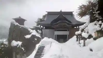 宝珠山 立石寺の{uncategorized: "未分類", other: "その他", undefined: "問題あり", building: "その他建物", grave: "お墓", sacred_gate: "鳥居", guardian: "狛犬", statue: "像", buddha: "仏像", history: "歴史", nature: "自然", garden: "庭園", animal: "動物", pagoda: "塔", temizu: "手水舎", mountain_gate: "山門・神門", sanctuary: "本殿・本堂", subordinate: "末社・摂社", art: "芸術", scenery: "景色", jizo: "地蔵", ema: "絵馬", goshuin: "御朱印", omikuji: "おみくじ", items: "授与品その他", amulet: "お守り", goshuincho: "御朱印帳", eats: "食事", festival: "お祭り", votive_dance: "神楽", shichigosan: "七五三参", wedding: "結婚式", experience: "体験その他", initially: "初詣", around: "周辺", anti_infection: "感染症対策"}