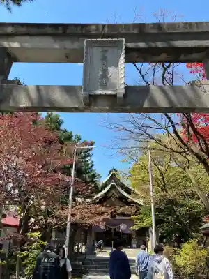 彌彦神社　(伊夜日子神社)の{uncategorized: "未分類", other: "その他", undefined: "問題あり", building: "その他建物", grave: "お墓", sacred_gate: "鳥居", guardian: "狛犬", statue: "像", buddha: "仏像", history: "歴史", nature: "自然", garden: "庭園", animal: "動物", pagoda: "塔", temizu: "手水舎", mountain_gate: "山門・神門", sanctuary: "本殿・本堂", subordinate: "末社・摂社", art: "芸術", scenery: "景色", jizo: "地蔵", ema: "絵馬", goshuin: "御朱印", omikuji: "おみくじ", items: "授与品その他", amulet: "お守り", goshuincho: "御朱印帳", eats: "食事", festival: "お祭り", votive_dance: "神楽", shichigosan: "七五三参", wedding: "結婚式", experience: "体験その他", initially: "初詣", around: "周辺", anti_infection: "感染症対策"}