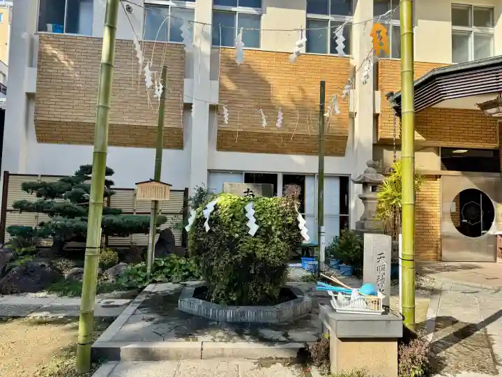 東神社の{uncategorized: "未分類", other: "その他", undefined: "問題あり", building: "その他建物", grave: "お墓", sacred_gate: "鳥居", guardian: "狛犬", statue: "像", buddha: "仏像", history: "歴史", nature: "自然", garden: "庭園", animal: "動物", pagoda: "塔", temizu: "手水舎", mountain_gate: "山門・神門", sanctuary: "本殿・本堂", subordinate: "末社・摂社", art: "芸術", scenery: "景色", jizo: "地蔵", ema: "絵馬", goshuin: "御朱印", omikuji: "おみくじ", items: "授与品その他", amulet: "お守り", goshuincho: "御朱印帳", eats: "食事", festival: "お祭り", votive_dance: "神楽", shichigosan: "七五三参", wedding: "結婚式", experience: "体験その他", initially: "初詣", around: "周辺", anti_infection: "感染症対策"}