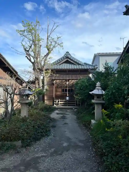 附船町金刀比羅神社の{uncategorized: "未分類", other: "その他", undefined: "問題あり", building: "その他建物", grave: "お墓", sacred_gate: "鳥居", guardian: "狛犬", statue: "像", buddha: "仏像", history: "歴史", nature: "自然", garden: "庭園", animal: "動物", pagoda: "塔", temizu: "手水舎", mountain_gate: "山門・神門", sanctuary: "本殿・本堂", subordinate: "末社・摂社", art: "芸術", scenery: "景色", jizo: "地蔵", ema: "絵馬", goshuin: "御朱印", omikuji: "おみくじ", items: "授与品その他", amulet: "お守り", goshuincho: "御朱印帳", eats: "食事", festival: "お祭り", votive_dance: "神楽", shichigosan: "七五三参", wedding: "結婚式", experience: "体験その他", initially: "初詣", around: "周辺", anti_infection: "感染症対策"}