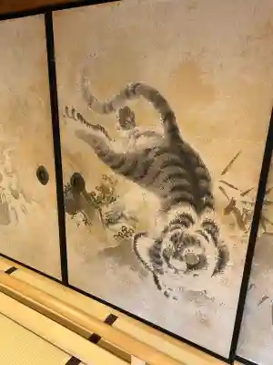 瀧安寺の{uncategorized: "未分類", other: "その他", undefined: "問題あり", building: "その他建物", grave: "お墓", sacred_gate: "鳥居", guardian: "狛犬", statue: "像", buddha: "仏像", history: "歴史", nature: "自然", garden: "庭園", animal: "動物", pagoda: "塔", temizu: "手水舎", mountain_gate: "山門・神門", sanctuary: "本殿・本堂", subordinate: "末社・摂社", art: "芸術", scenery: "景色", jizo: "地蔵", ema: "絵馬", goshuin: "御朱印", omikuji: "おみくじ", items: "授与品その他", amulet: "お守り", goshuincho: "御朱印帳", eats: "食事", festival: "お祭り", votive_dance: "神楽", shichigosan: "七五三参", wedding: "結婚式", experience: "体験その他", initially: "初詣", around: "周辺", anti_infection: "感染症対策"}