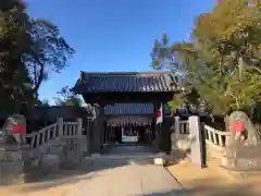 白鳥神社の山門