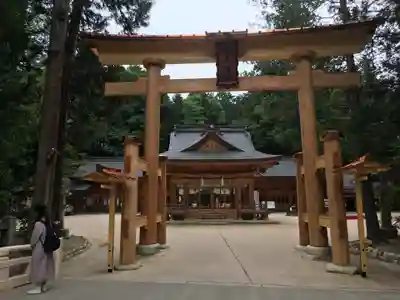 穂高神社本宮の鳥居
