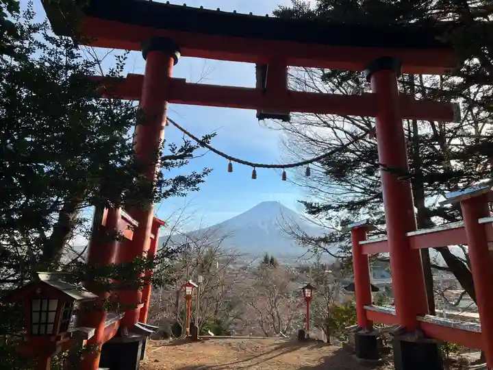 新倉富士浅間神社の鳥居