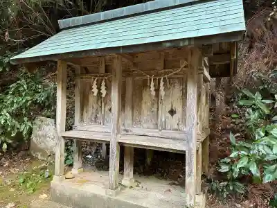 能義神社の{uncategorized: "未分類", other: "その他", undefined: "問題あり", building: "その他建物", grave: "お墓", sacred_gate: "鳥居", guardian: "狛犬", statue: "像", buddha: "仏像", history: "歴史", nature: "自然", garden: "庭園", animal: "動物", pagoda: "塔", temizu: "手水舎", mountain_gate: "山門・神門", sanctuary: "本殿・本堂", subordinate: "末社・摂社", art: "芸術", scenery: "景色", jizo: "地蔵", ema: "絵馬", goshuin: "御朱印", omikuji: "おみくじ", items: "授与品その他", amulet: "お守り", goshuincho: "御朱印帳", eats: "食事", festival: "お祭り", votive_dance: "神楽", shichigosan: "七五三参", wedding: "結婚式", experience: "体験その他", initially: "初詣", around: "周辺", anti_infection: "感染症対策"}