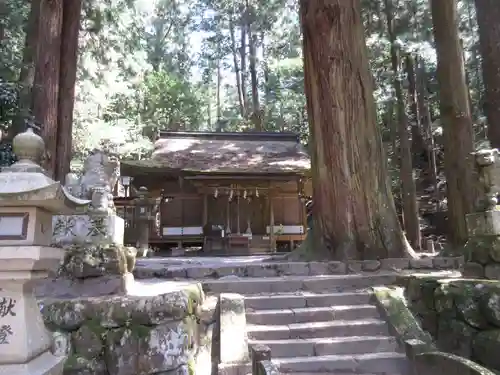 室生龍穴神社の本殿