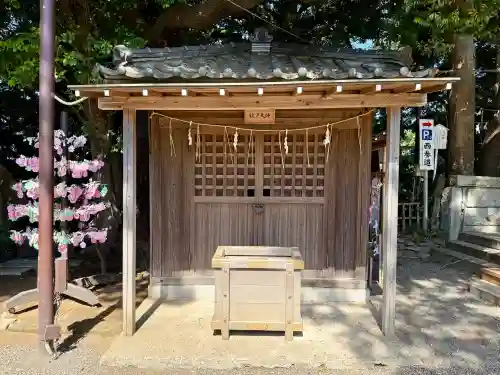 検見川神社の{uncategorized: "未分類", other: "その他", undefined: "問題あり", building: "その他建物", grave: "お墓", sacred_gate: "鳥居", guardian: "狛犬", statue: "像", buddha: "仏像", history: "歴史", nature: "自然", garden: "庭園", animal: "動物", pagoda: "塔", temizu: "手水舎", mountain_gate: "山門・神門", sanctuary: "本殿・本堂", subordinate: "末社・摂社", art: "芸術", scenery: "景色", jizo: "地蔵", ema: "絵馬", goshuin: "御朱印", omikuji: "おみくじ", items: "授与品その他", amulet: "お守り", goshuincho: "御朱印帳", eats: "食事", festival: "お祭り", votive_dance: "神楽", shichigosan: "七五三参", wedding: "結婚式", experience: "体験その他", initially: "初詣", around: "周辺", anti_infection: "感染症対策"}
