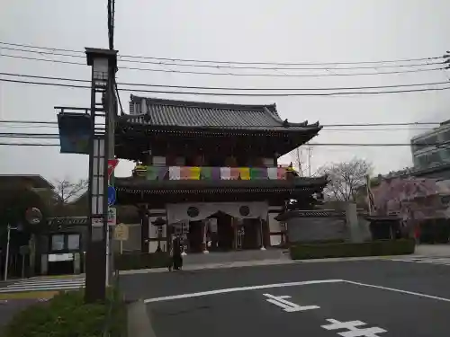 伝通院の山門