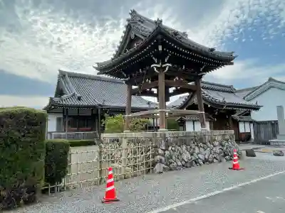 清徳寺の{uncategorized: "未分類", other: "その他", undefined: "問題あり", building: "その他建物", grave: "お墓", sacred_gate: "鳥居", guardian: "狛犬", statue: "像", buddha: "仏像", history: "歴史", nature: "自然", garden: "庭園", animal: "動物", pagoda: "塔", temizu: "手水舎", mountain_gate: "山門・神門", sanctuary: "本殿・本堂", subordinate: "末社・摂社", art: "芸術", scenery: "景色", jizo: "地蔵", ema: "絵馬", goshuin: "御朱印", omikuji: "おみくじ", items: "授与品その他", amulet: "お守り", goshuincho: "御朱印帳", eats: "食事", festival: "お祭り", votive_dance: "神楽", shichigosan: "七五三参", wedding: "結婚式", experience: "体験その他", initially: "初詣", around: "周辺", anti_infection: "感染症対策"}