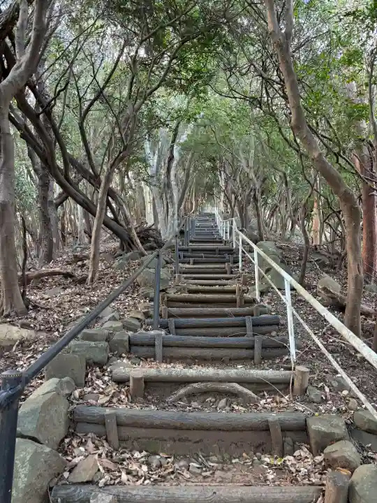 諸口神社の{uncategorized: "未分類", other: "その他", undefined: "問題あり", building: "その他建物", grave: "お墓", sacred_gate: "鳥居", guardian: "狛犬", statue: "像", buddha: "仏像", history: "歴史", nature: "自然", garden: "庭園", animal: "動物", pagoda: "塔", temizu: "手水舎", mountain_gate: "山門・神門", sanctuary: "本殿・本堂", subordinate: "末社・摂社", art: "芸術", scenery: "景色", jizo: "地蔵", ema: "絵馬", goshuin: "御朱印", omikuji: "おみくじ", items: "授与品その他", amulet: "お守り", goshuincho: "御朱印帳", eats: "食事", festival: "お祭り", votive_dance: "神楽", shichigosan: "七五三参", wedding: "結婚式", experience: "体験その他", initially: "初詣", around: "周辺", anti_infection: "感染症対策"}