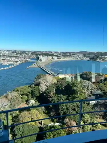 龍宮（江島神社）の{uncategorized: "未分類", other: "その他", undefined: "問題あり", building: "その他建物", grave: "お墓", sacred_gate: "鳥居", guardian: "狛犬", statue: "像", buddha: "仏像", history: "歴史", nature: "自然", garden: "庭園", animal: "動物", pagoda: "塔", temizu: "手水舎", mountain_gate: "山門・神門", sanctuary: "本殿・本堂", subordinate: "末社・摂社", art: "芸術", scenery: "景色", jizo: "地蔵", ema: "絵馬", goshuin: "御朱印", omikuji: "おみくじ", items: "授与品その他", amulet: "お守り", goshuincho: "御朱印帳", eats: "食事", festival: "お祭り", votive_dance: "神楽", shichigosan: "七五三参", wedding: "結婚式", experience: "体験その他", initially: "初詣", around: "周辺", anti_infection: "感染症対策"}