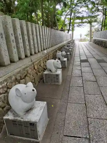 保久良神社の像