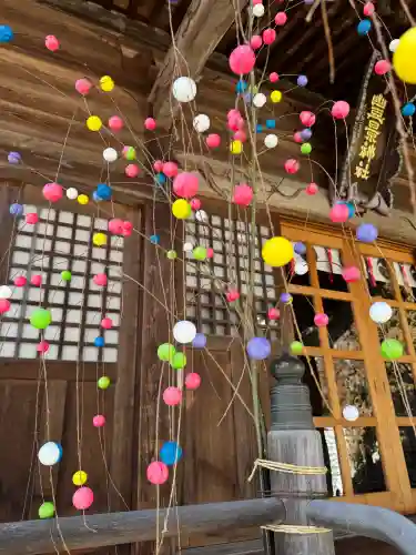 豊景神社の{uncategorized: "未分類", other: "その他", undefined: "問題あり", building: "その他建物", grave: "お墓", sacred_gate: "鳥居", guardian: "狛犬", statue: "像", buddha: "仏像", history: "歴史", nature: "自然", garden: "庭園", animal: "動物", pagoda: "塔", temizu: "手水舎", mountain_gate: "山門・神門", sanctuary: "本殿・本堂", subordinate: "末社・摂社", art: "芸術", scenery: "景色", jizo: "地蔵", ema: "絵馬", goshuin: "御朱印", omikuji: "おみくじ", items: "授与品その他", amulet: "お守り", goshuincho: "御朱印帳", eats: "食事", festival: "お祭り", votive_dance: "神楽", shichigosan: "七五三参", wedding: "結婚式", experience: "体験その他", initially: "初詣", around: "周辺", anti_infection: "感染症対策"}