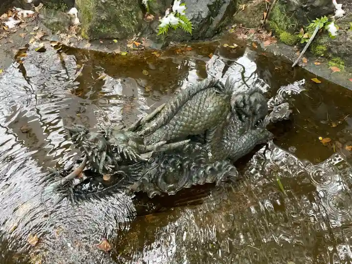 白金龍王社の{uncategorized: "未分類", other: "その他", undefined: "問題あり", building: "その他建物", grave: "お墓", sacred_gate: "鳥居", guardian: "狛犬", statue: "像", buddha: "仏像", history: "歴史", nature: "自然", garden: "庭園", animal: "動物", pagoda: "塔", temizu: "手水舎", mountain_gate: "山門・神門", sanctuary: "本殿・本堂", subordinate: "末社・摂社", art: "芸術", scenery: "景色", jizo: "地蔵", ema: "絵馬", goshuin: "御朱印", omikuji: "おみくじ", items: "授与品その他", amulet: "お守り", goshuincho: "御朱印帳", eats: "食事", festival: "お祭り", votive_dance: "神楽", shichigosan: "七五三参", wedding: "結婚式", experience: "体験その他", initially: "初詣", around: "周辺", anti_infection: "感染症対策"}
