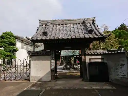 泉蔵寺の山門・神門