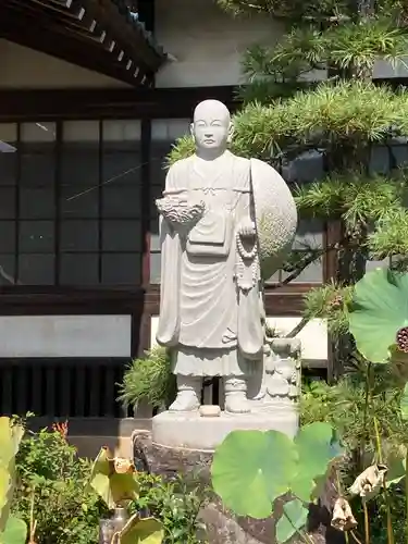 瀧泉寺の像