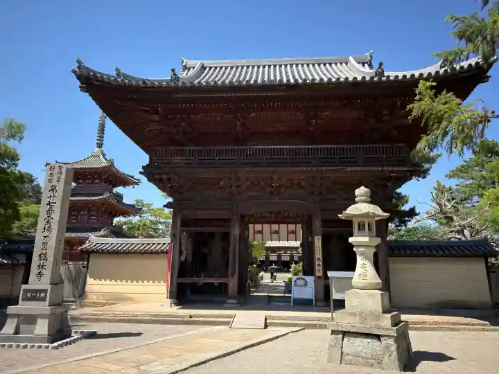 鶴林寺の{uncategorized: "未分類", other: "その他", undefined: "問題あり", building: "その他建物", grave: "お墓", sacred_gate: "鳥居", guardian: "狛犬", statue: "像", buddha: "仏像", history: "歴史", nature: "自然", garden: "庭園", animal: "動物", pagoda: "塔", temizu: "手水舎", mountain_gate: "山門・神門", sanctuary: "本殿・本堂", subordinate: "末社・摂社", art: "芸術", scenery: "景色", jizo: "地蔵", ema: "絵馬", goshuin: "御朱印", omikuji: "おみくじ", items: "授与品その他", amulet: "お守り", goshuincho: "御朱印帳", eats: "食事", festival: "お祭り", votive_dance: "神楽", shichigosan: "七五三参", wedding: "結婚式", experience: "体験その他", initially: "初詣", around: "周辺", anti_infection: "感染症対策"}