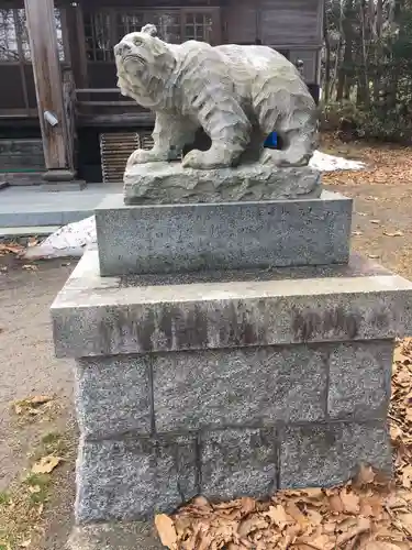 権現山内浦神社の狛犬