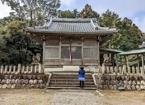 白山神社の本殿