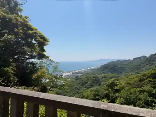 久能山東照宮の{uncategorized: "未分類", other: "その他", undefined: "問題あり", building: "その他建物", grave: "お墓", sacred_gate: "鳥居", guardian: "狛犬", statue: "像", buddha: "仏像", history: "歴史", nature: "自然", garden: "庭園", animal: "動物", pagoda: "塔", temizu: "手水舎", mountain_gate: "山門・神門", sanctuary: "本殿・本堂", subordinate: "末社・摂社", art: "芸術", scenery: "景色", jizo: "地蔵", ema: "絵馬", goshuin: "御朱印", omikuji: "おみくじ", items: "授与品その他", amulet: "お守り", goshuincho: "御朱印帳", eats: "食事", festival: "お祭り", votive_dance: "神楽", shichigosan: "七五三参", wedding: "結婚式", experience: "体験その他", initially: "初詣", around: "周辺", anti_infection: "感染症対策"}