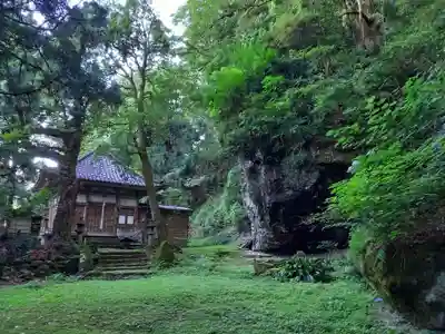 岩屋堂観音堂(新潟県)