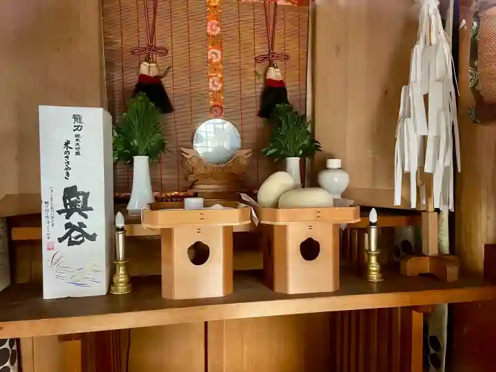 第六天社の{uncategorized: "未分類", other: "その他", undefined: "問題あり", building: "その他建物", grave: "お墓", sacred_gate: "鳥居", guardian: "狛犬", statue: "像", buddha: "仏像", history: "歴史", nature: "自然", garden: "庭園", animal: "動物", pagoda: "塔", temizu: "手水舎", mountain_gate: "山門・神門", sanctuary: "本殿・本堂", subordinate: "末社・摂社", art: "芸術", scenery: "景色", jizo: "地蔵", ema: "絵馬", goshuin: "御朱印", omikuji: "おみくじ", items: "授与品その他", amulet: "お守り", goshuincho: "御朱印帳", eats: "食事", festival: "お祭り", votive_dance: "神楽", shichigosan: "七五三参", wedding: "結婚式", experience: "体験その他", initially: "初詣", around: "周辺", anti_infection: "感染症対策"}