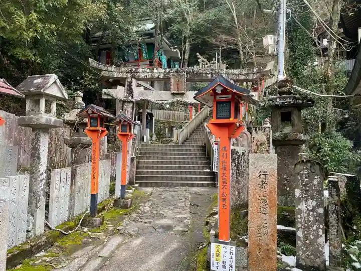大本山七宝瀧寺の{uncategorized: "未分類", other: "その他", undefined: "問題あり", building: "その他建物", grave: "お墓", sacred_gate: "鳥居", guardian: "狛犬", statue: "像", buddha: "仏像", history: "歴史", nature: "自然", garden: "庭園", animal: "動物", pagoda: "塔", temizu: "手水舎", mountain_gate: "山門・神門", sanctuary: "本殿・本堂", subordinate: "末社・摂社", art: "芸術", scenery: "景色", jizo: "地蔵", ema: "絵馬", goshuin: "御朱印", omikuji: "おみくじ", items: "授与品その他", amulet: "お守り", goshuincho: "御朱印帳", eats: "食事", festival: "お祭り", votive_dance: "神楽", shichigosan: "七五三参", wedding: "結婚式", experience: "体験その他", initially: "初詣", around: "周辺", anti_infection: "感染症対策"}