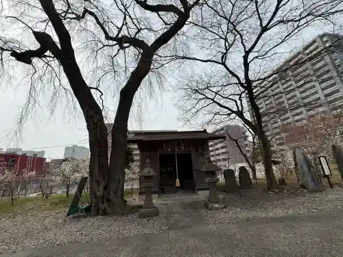榴岡天満宮の{uncategorized: "未分類", other: "その他", undefined: "問題あり", building: "その他建物", grave: "お墓", sacred_gate: "鳥居", guardian: "狛犬", statue: "像", buddha: "仏像", history: "歴史", nature: "自然", garden: "庭園", animal: "動物", pagoda: "塔", temizu: "手水舎", mountain_gate: "山門・神門", sanctuary: "本殿・本堂", subordinate: "末社・摂社", art: "芸術", scenery: "景色", jizo: "地蔵", ema: "絵馬", goshuin: "御朱印", omikuji: "おみくじ", items: "授与品その他", amulet: "お守り", goshuincho: "御朱印帳", eats: "食事", festival: "お祭り", votive_dance: "神楽", shichigosan: "七五三参", wedding: "結婚式", experience: "体験その他", initially: "初詣", around: "周辺", anti_infection: "感染症対策"}