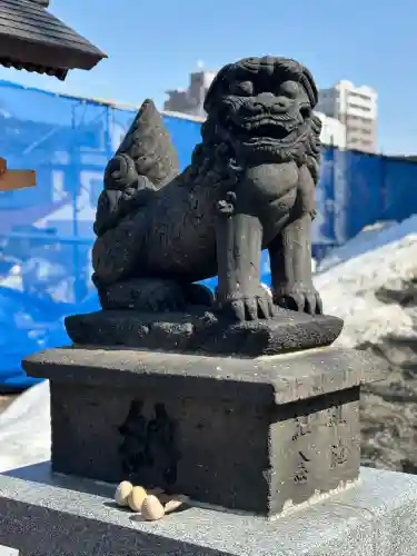 札幌諏訪神社の{uncategorized: "未分類", other: "その他", undefined: "問題あり", building: "その他建物", grave: "お墓", sacred_gate: "鳥居", guardian: "狛犬", statue: "像", buddha: "仏像", history: "歴史", nature: "自然", garden: "庭園", animal: "動物", pagoda: "塔", temizu: "手水舎", mountain_gate: "山門・神門", sanctuary: "本殿・本堂", subordinate: "末社・摂社", art: "芸術", scenery: "景色", jizo: "地蔵", ema: "絵馬", goshuin: "御朱印", omikuji: "おみくじ", items: "授与品その他", amulet: "お守り", goshuincho: "御朱印帳", eats: "食事", festival: "お祭り", votive_dance: "神楽", shichigosan: "七五三参", wedding: "結婚式", experience: "体験その他", initially: "初詣", around: "周辺", anti_infection: "感染症対策"}