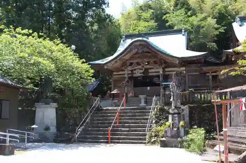 清滝寺の本殿