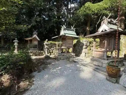 高天彦神社の{uncategorized: "未分類", other: "その他", undefined: "問題あり", building: "その他建物", grave: "お墓", sacred_gate: "鳥居", guardian: "狛犬", statue: "像", buddha: "仏像", history: "歴史", nature: "自然", garden: "庭園", animal: "動物", pagoda: "塔", temizu: "手水舎", mountain_gate: "山門・神門", sanctuary: "本殿・本堂", subordinate: "末社・摂社", art: "芸術", scenery: "景色", jizo: "地蔵", ema: "絵馬", goshuin: "御朱印", omikuji: "おみくじ", items: "授与品その他", amulet: "お守り", goshuincho: "御朱印帳", eats: "食事", festival: "お祭り", votive_dance: "神楽", shichigosan: "七五三参", wedding: "結婚式", experience: "体験その他", initially: "初詣", around: "周辺", anti_infection: "感染症対策"}