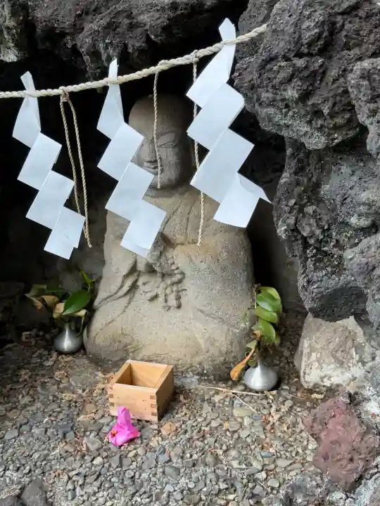 千駄ヶ谷冨士浅間神社の{uncategorized: "未分類", other: "その他", undefined: "問題あり", building: "その他建物", grave: "お墓", sacred_gate: "鳥居", guardian: "狛犬", statue: "像", buddha: "仏像", history: "歴史", nature: "自然", garden: "庭園", animal: "動物", pagoda: "塔", temizu: "手水舎", mountain_gate: "山門・神門", sanctuary: "本殿・本堂", subordinate: "末社・摂社", art: "芸術", scenery: "景色", jizo: "地蔵", ema: "絵馬", goshuin: "御朱印", omikuji: "おみくじ", items: "授与品その他", amulet: "お守り", goshuincho: "御朱印帳", eats: "食事", festival: "お祭り", votive_dance: "神楽", shichigosan: "七五三参", wedding: "結婚式", experience: "体験その他", initially: "初詣", around: "周辺", anti_infection: "感染症対策"}