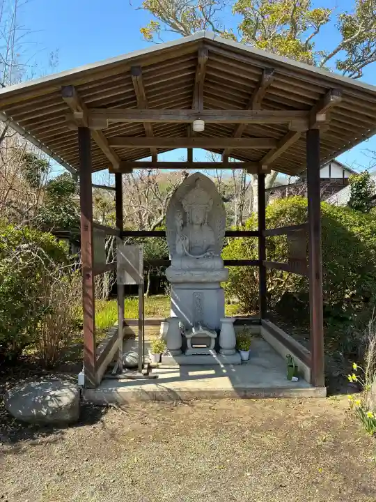 浄光明寺の{uncategorized: "未分類", other: "その他", undefined: "問題あり", building: "その他建物", grave: "お墓", sacred_gate: "鳥居", guardian: "狛犬", statue: "像", buddha: "仏像", history: "歴史", nature: "自然", garden: "庭園", animal: "動物", pagoda: "塔", temizu: "手水舎", mountain_gate: "山門・神門", sanctuary: "本殿・本堂", subordinate: "末社・摂社", art: "芸術", scenery: "景色", jizo: "地蔵", ema: "絵馬", goshuin: "御朱印", omikuji: "おみくじ", items: "授与品その他", amulet: "お守り", goshuincho: "御朱印帳", eats: "食事", festival: "お祭り", votive_dance: "神楽", shichigosan: "七五三参", wedding: "結婚式", experience: "体験その他", initially: "初詣", around: "周辺", anti_infection: "感染症対策"}