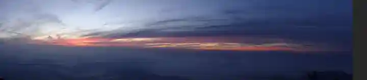 富士山頂上浅間大社奥宮の景色