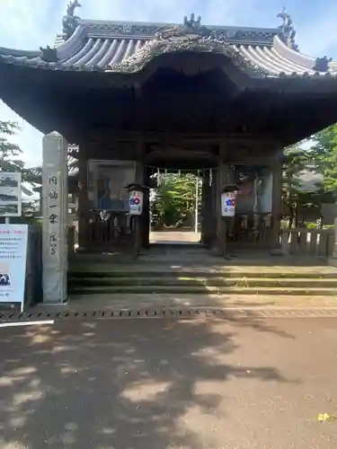 法心寺の山門