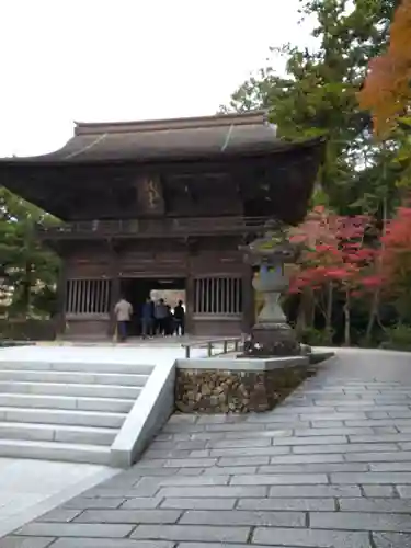 尊永寺の山門